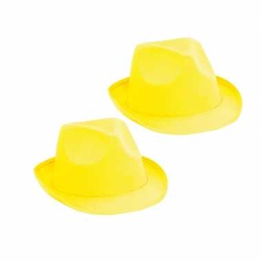 2x trilby thema hoedjes geel